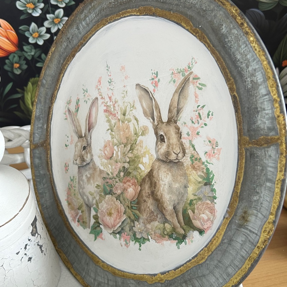 White Distressed Rabbit Statue - Picture 14 of 15